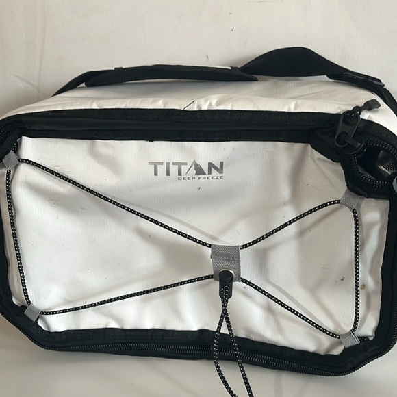 BodyArmor SportWater Cooler Bag - Black and White with Bluetooth Speakers - Picture 11 of 12